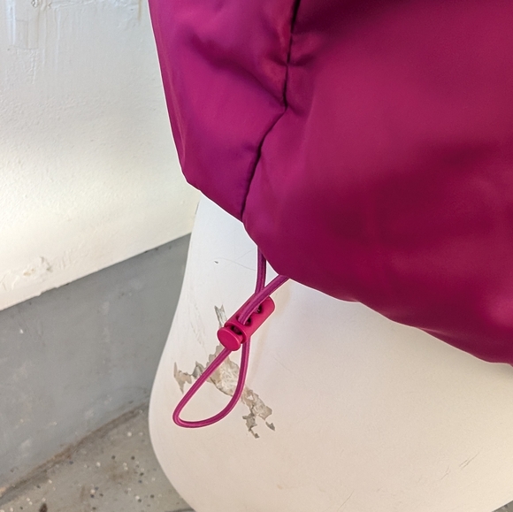 Outerwear Puffer Cropped Fuchsia  Vest  Size L - Picture 3 of 6